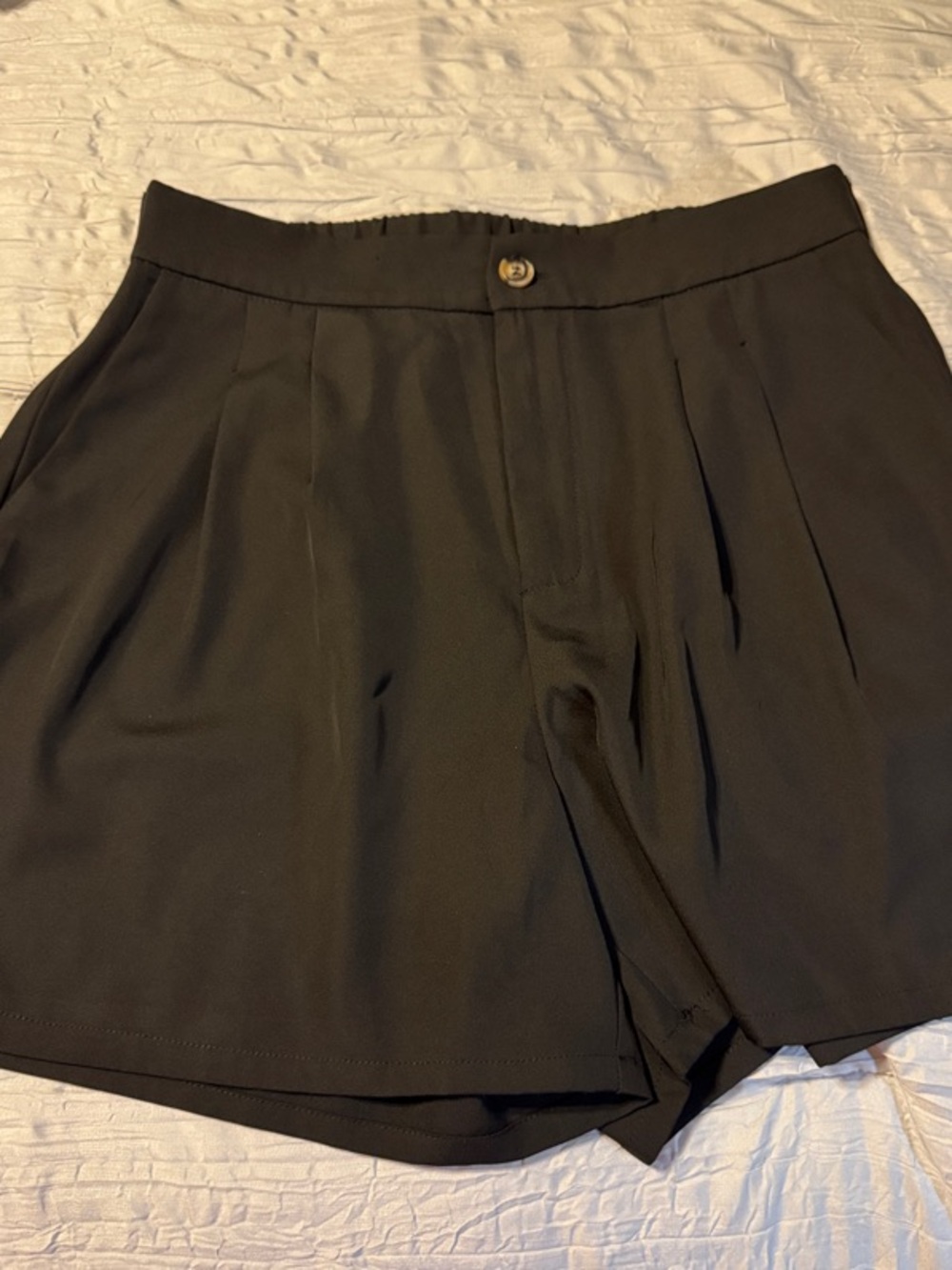 Black Women's Pleated Dressy Shorts Pockets & Elastic Waist in Back Large NWT - Picture 4 of 12